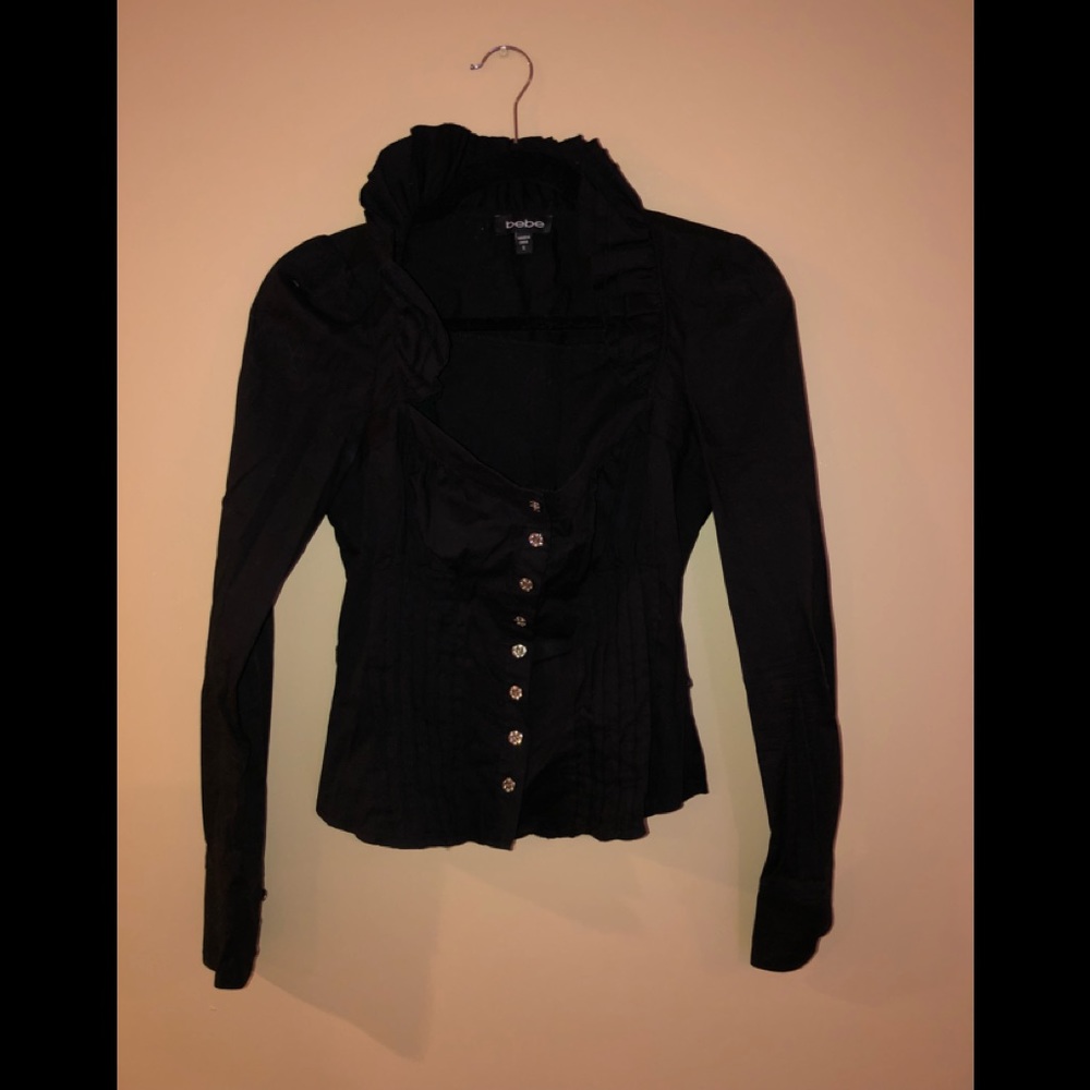 Bebe blouse with sweetheart top with buttons!